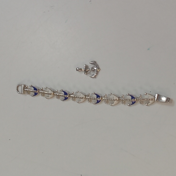 Bracket & Charm